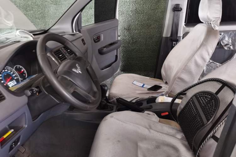 Used Wuling Hongguang 2015 1.5L S Base Model China IV Left Front Seat