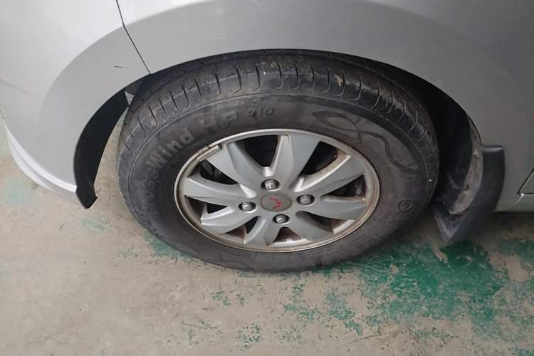 Used Wuling Hongguang 2015 1.5L S Basic Version China V Standard Left Front Wheel Hub