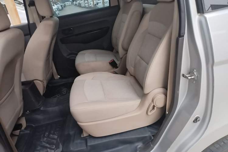 Used Wuling Hongguang 2015 1.5L S Basic Version China V Standard Left Rear Seat