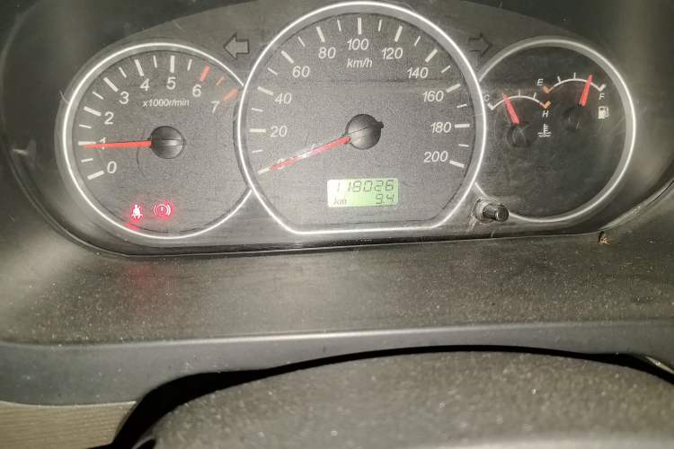Used Wuling Hongguang 2015 1.5L S Basic Version China V Standard Odometer Close Up