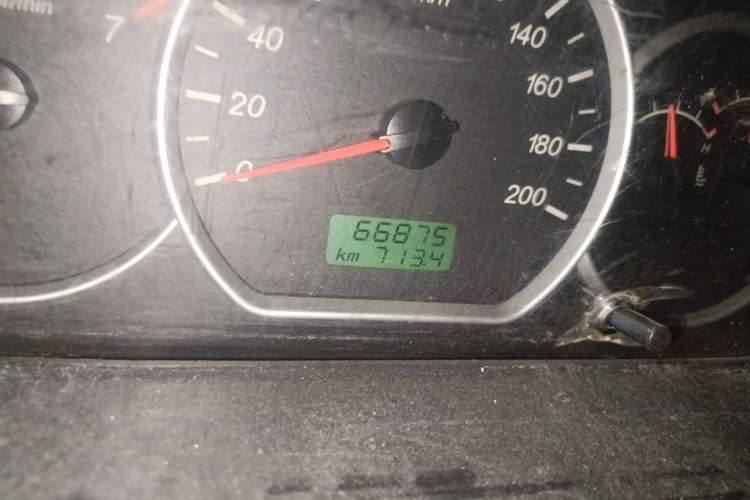 Used Wuling Hongguang 2015 1.5L S Basic Version China V Standard Odometer Close Up