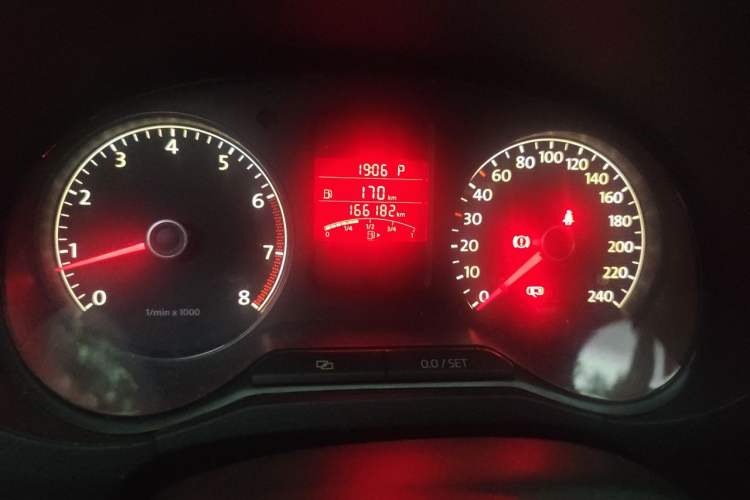 Used Wuling Hongguang 2015 1.2L S Base Model China V Standard Odometer Close Up