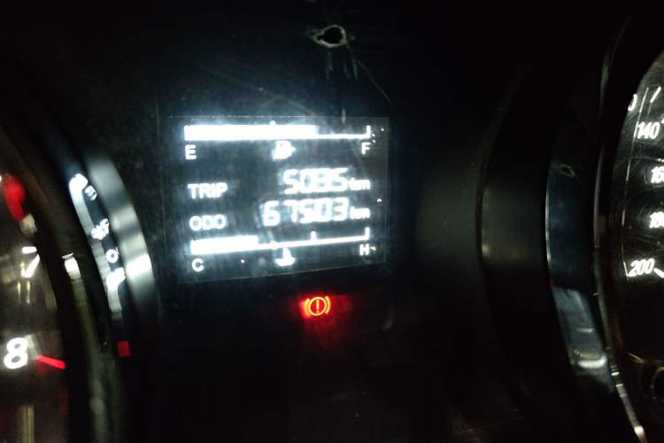 Used Wuling Hongguang 2015 1.5L S1 Standard China V-Emission Standards Odometer Close Up