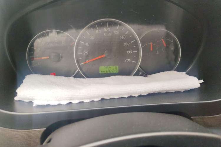 Used Wuling Hongguang 2015 1.5L S Basic Version China V Standard Odometer Close Up