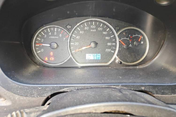 Used Wuling Hongguang 2015 1.5L S Basic Version China V Standard Odometer Close Up