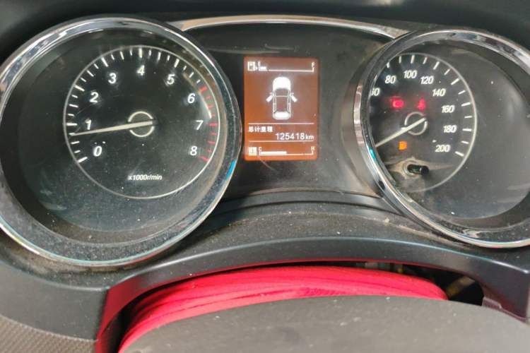 Used Wuling Hongguang 2015 1.5L S1 Luxury National Emission Standard V Odometer Close Up