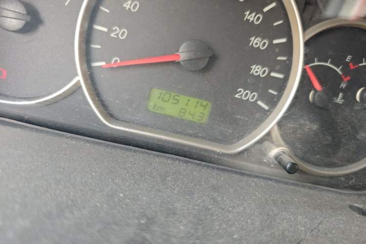 Used Wuling Hongguang 2015 1.5L S Basic Version China V Standard Odometer Close Up