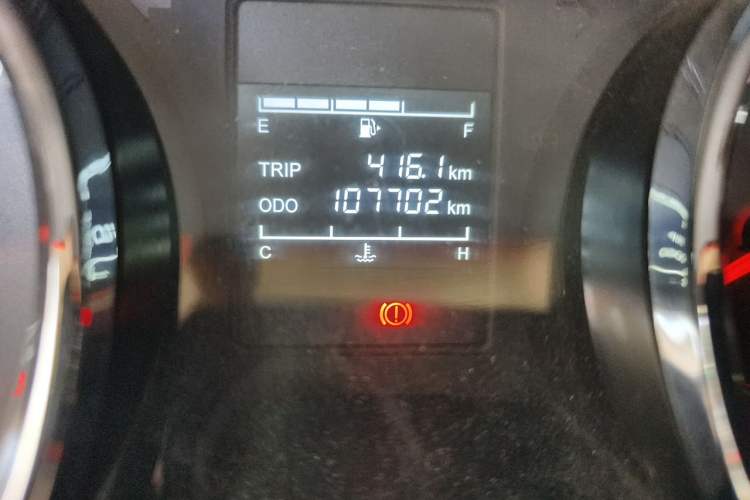 Used Wuling Hongguang 2015 1.5L S1 Standard China V-Emission Standards Odometer Close Up