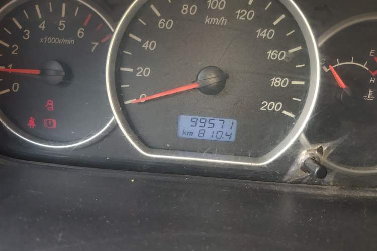 Used Wuling Hongguang 2015 1.5L S Base Model China IV Odometer Close Up