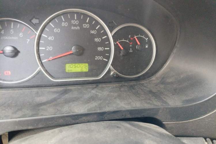 Used Wuling Hongguang 2015 1.5L S Basic Version China V Standard Odometer Close Up