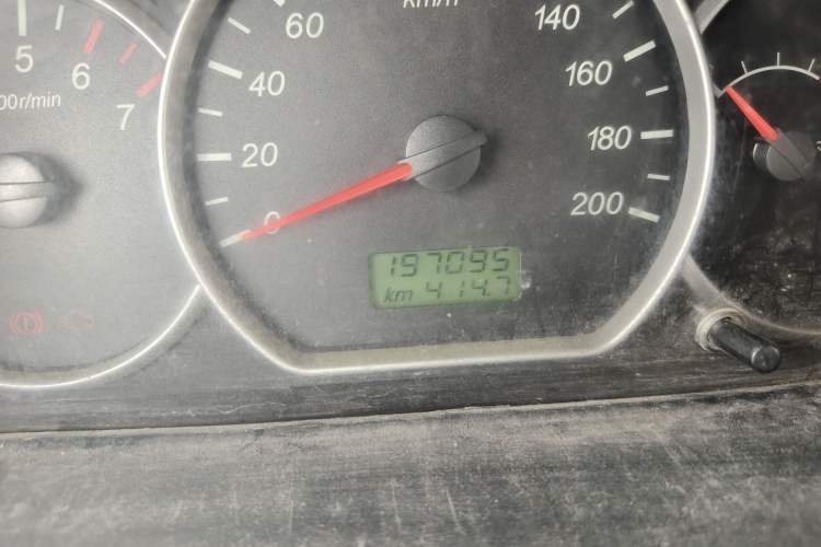 Used Wuling Hongguang 2015 1.2L S Base Model China V Standard Odometer Close Up