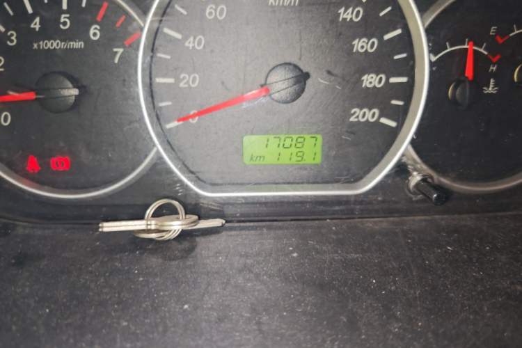 Used Wuling Hongguang 2015 1.2L S Base Model China V Standard Odometer Close Up
