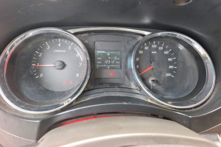 Used Wuling Hongguang 2015 1.5L S1 Standard China V-Emission Standards Odometer Close Up