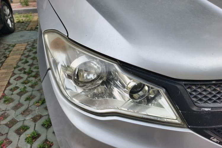 Used Wuling Hongguang 2015 1.5L S1 Standard China V-Emission Standards Right Front Headlight