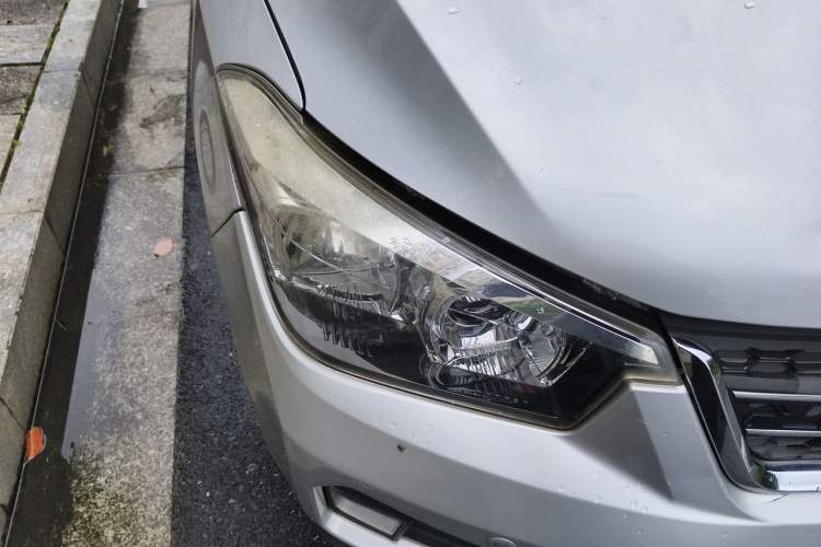 Used Wuling Hongguang 2015 1.5L S1 Luxury National Emission Standard V Right Front Headlight
