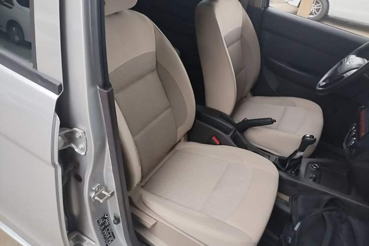 Used Wuling Hongguang 2015 1.5L S Basic Version China V Standard Right Front Seat