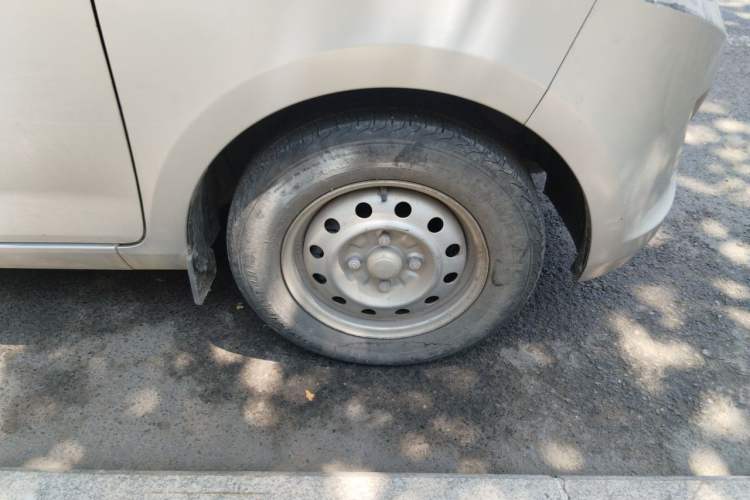 Used Wuling Hongguang 2015 1.5L S Basic Version China V Standard Right Front Wheel Hub