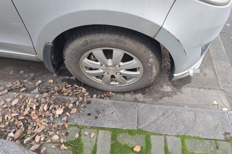 Used Wuling Hongguang 2015 1.5L S Basic Version China V Standard Right Front Wheel Hub