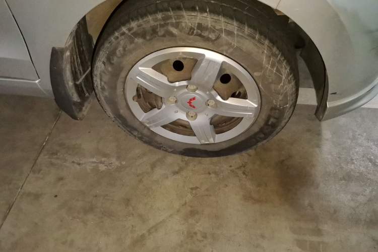 Used Wuling Hongguang 2015 1.5L S Basic Version China V Standard Right Front Wheel Hub