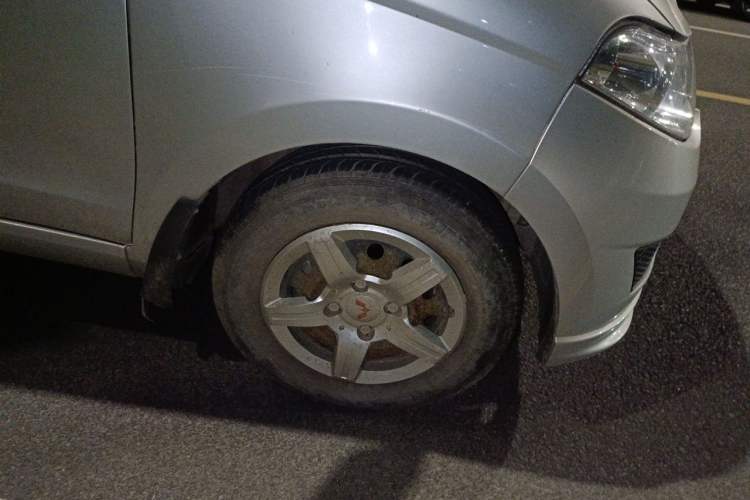 Used Wuling Hongguang 2015 1.5L S Basic Version China V Standard Right Front Wheel Hub