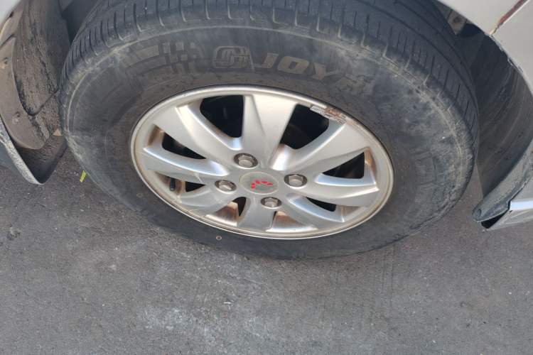 Used Wuling Hongguang 2015 1.2L S Base Model China V Standard Right Front Wheel Hub
