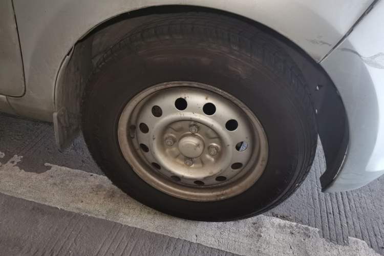 Used Wuling Hongguang 2015 1.5L S Base Model China IV Right Front Wheel Hub
