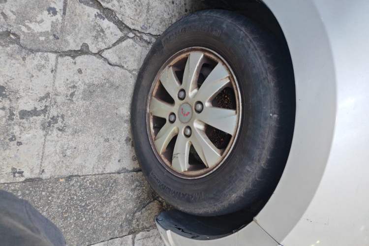 Used Wuling Hongguang 2015 1.5L S Basic Version China V Standard Right Front Wheel Hub