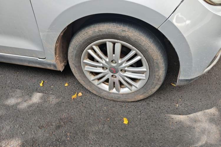 Used Wuling Hongguang 2015 1.5L S1 Luxury National Emission Standard V Right Front Wheel Hub