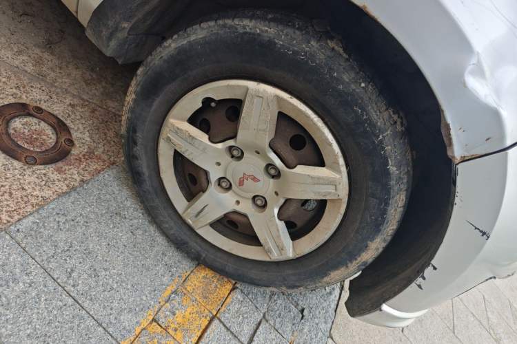 Used Wuling Hongguang 2015 1.5L S Basic Version China V Standard Right Front Wheel Hub