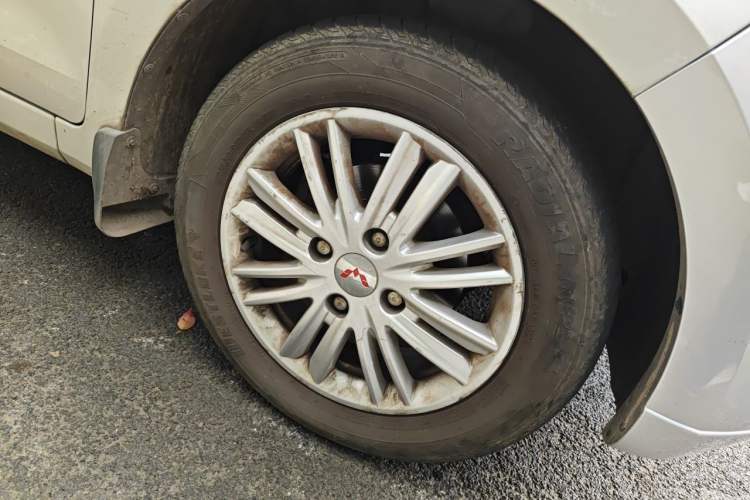 Used Wuling Hongguang 2015 1.5L S1 Standard China V-Emission Standards Right Front Wheel Hub
