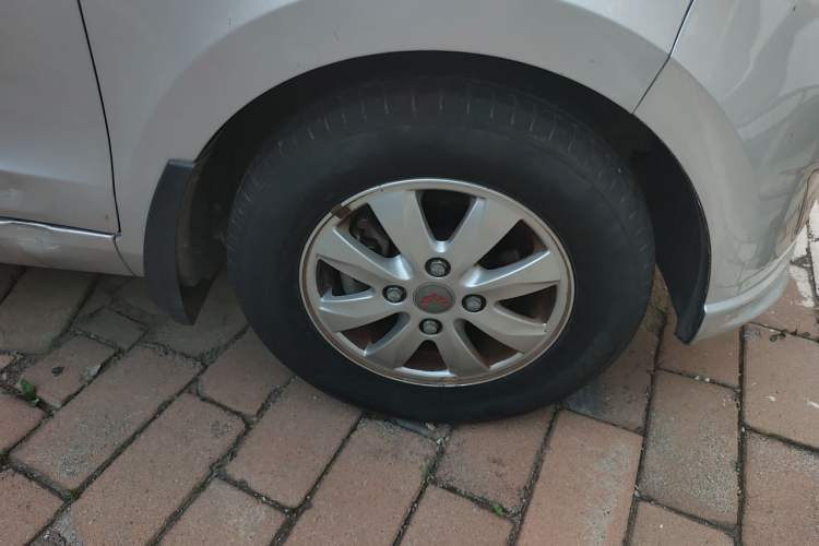 Used Wuling Hongguang 2015 1.5L S Base Model China IV Right Front Wheel Hub