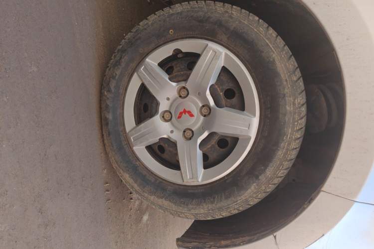 Used Wuling Hongguang 2015 1.2L S Base Model China V Standard Right Front Wheel Hub