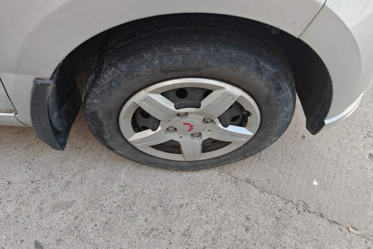 Used Wuling Hongguang 2015 1.5L S Basic Version China V Standard Right Front Wheel Hub