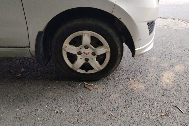 Used Wuling Hongguang 2015 1.5L S Basic Version China V Standard Right Front Wheel Hub