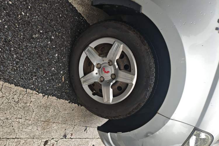 Used Wuling Hongguang 2015 1.5L S Basic Version China V Standard Right Front Wheel Hub