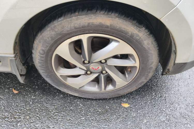 Used Wuling Hongguang 2015 1.5L S1 Luxury National Emission Standard V Right Front Wheel Hub
