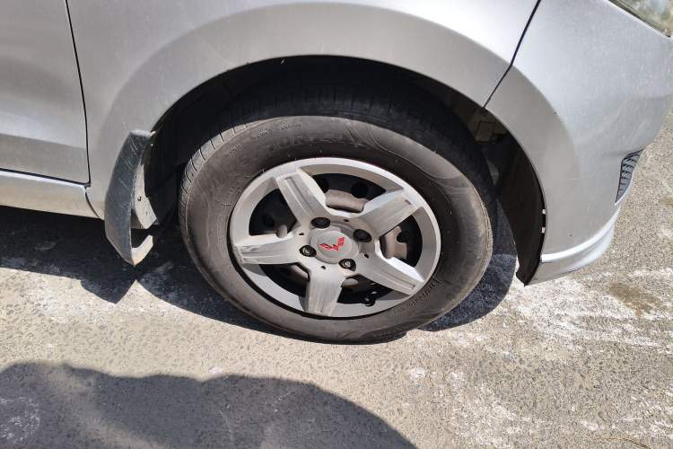 Used Wuling Hongguang 2015 1.2L S Base Model China V Standard Right Front Wheel Hub