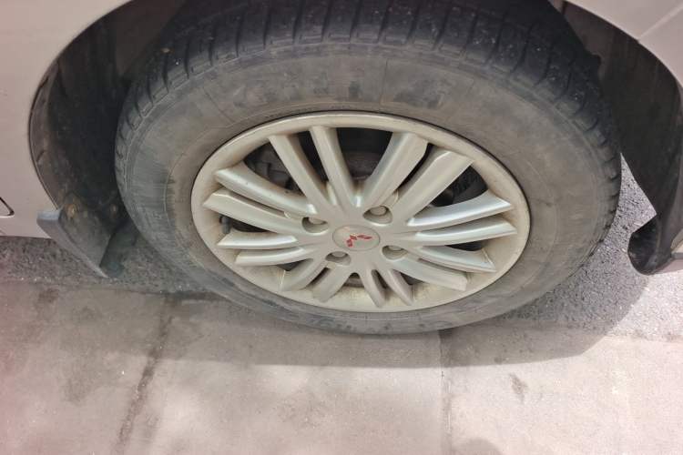 Used Wuling Hongguang 2015 1.5L S1 Standard China V-Emission Standards Right Front Wheel Hub
