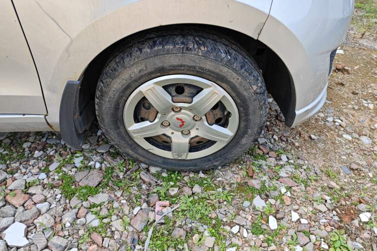Used Wuling Hongguang 2015 1.2L S Base Model China V Standard Right Front Wheel Hub