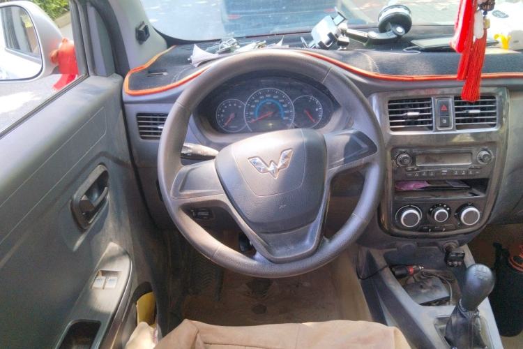 Used Wuling Hongguang 2015 1.5L S Basic Version China V Standard Steering Wheel