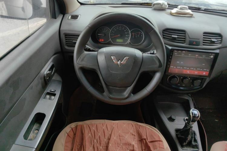 Used Wuling Hongguang 2015 1.5L S Basic Version China V Standard Steering Wheel