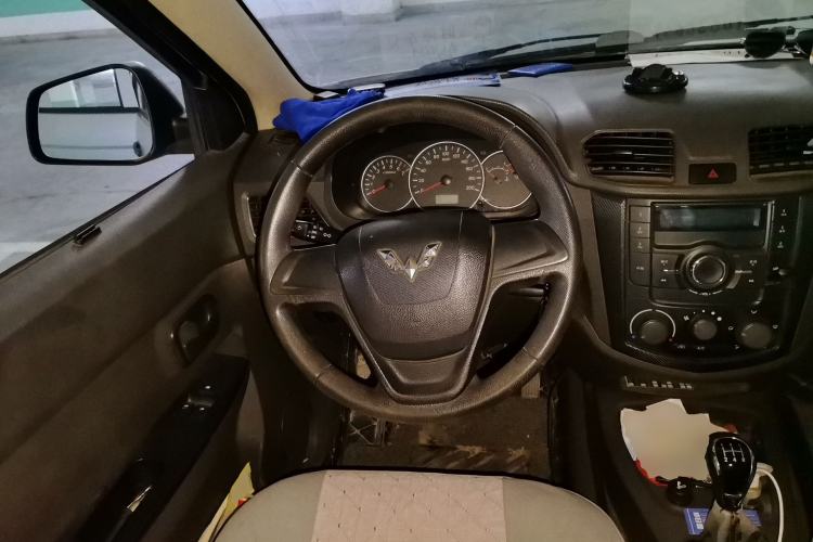 Used Wuling Hongguang 2015 1.5L S Basic Version China V Standard Steering Wheel