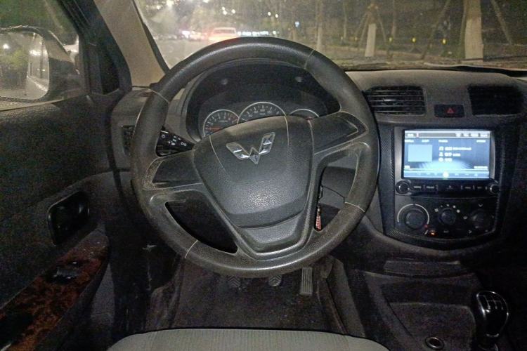 Used Wuling Hongguang 2015 1.5L S Basic Version China V Standard Steering Wheel