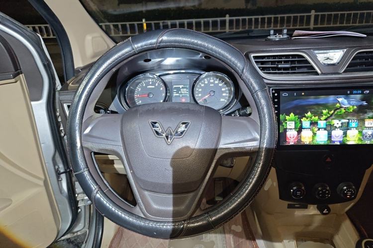 Used Wuling Hongguang 2015 1.5L S1 Standard China V-Emission Standards Steering Wheel