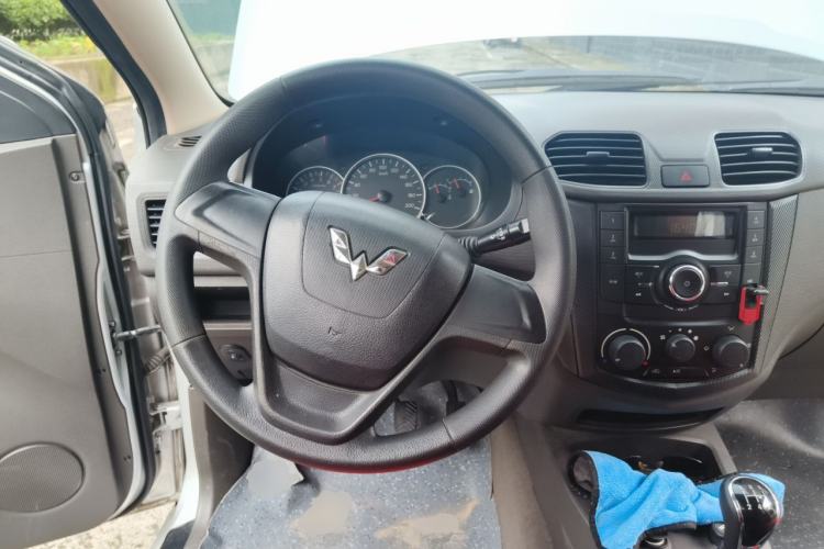 Used Wuling Hongguang 2015 1.2L S Base Model China V Standard Steering Wheel