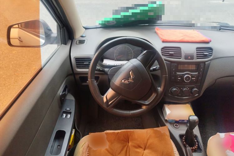Used Wuling Hongguang 2015 1.5L S Basic Version China V Standard Steering Wheel