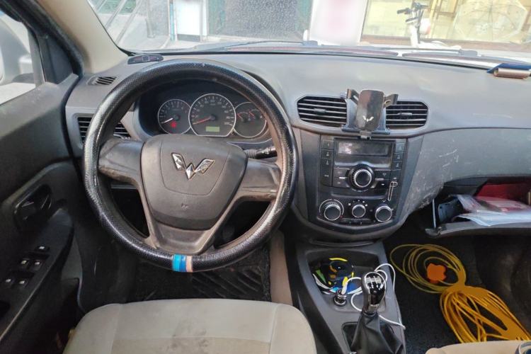 Used Wuling Hongguang 2015 1.5L S Basic Version China V Standard Steering Wheel