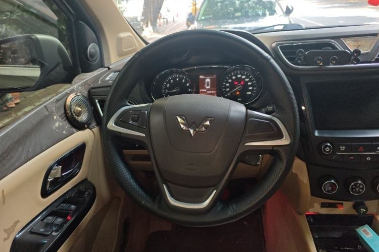 Used Wuling Hongguang 2015 1.5L S1 Luxury National Emission Standard V Steering Wheel