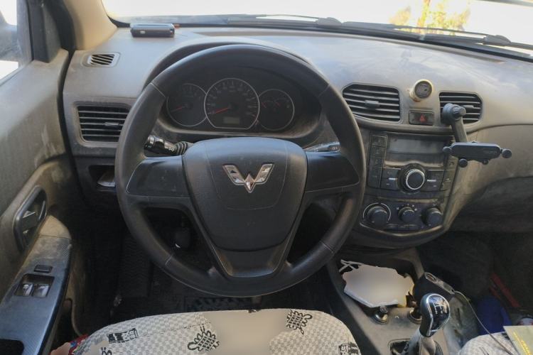 Used Wuling Hongguang 2015 1.5L S Basic Version China V Standard Steering Wheel