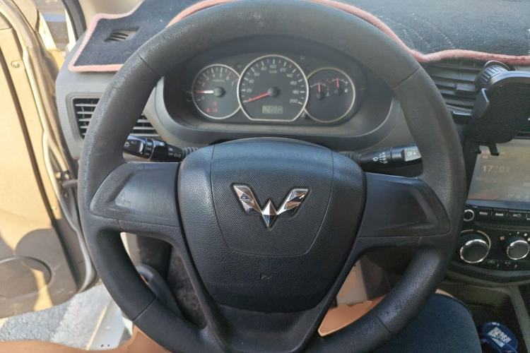 Used Wuling Hongguang 2015 1.5L S Basic Version China V Standard Steering Wheel